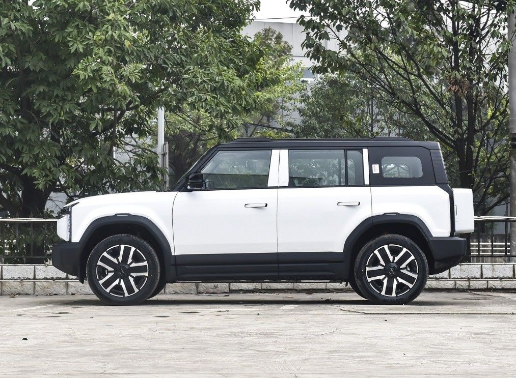 Chery Automobile Gasoline SUV 4x4 iCar 03 Electric SUV Left Steering Fuel Powered Vehicle