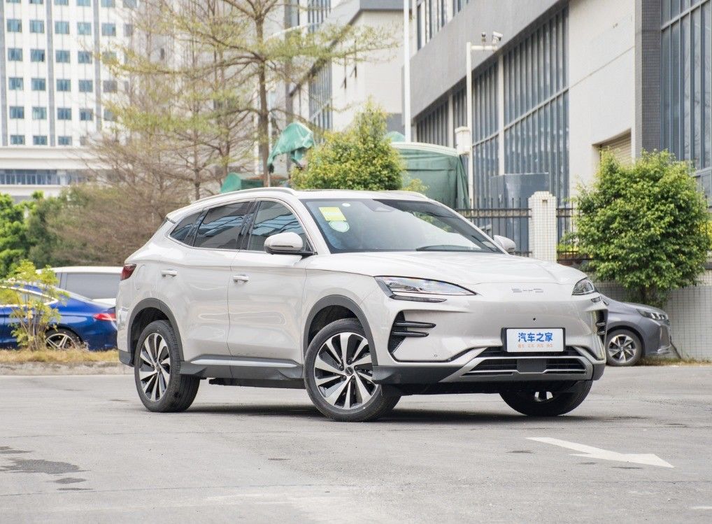 605km Flagship Electric Car 2023 BYD Song Plus EV with 5 Seats and White Color