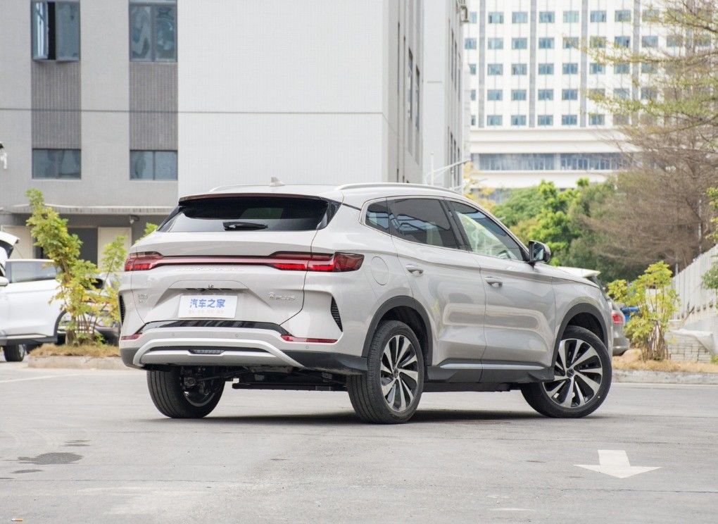605km Flagship Electric Car 2023 BYD Song Plus EV with 5 Seats and White Color