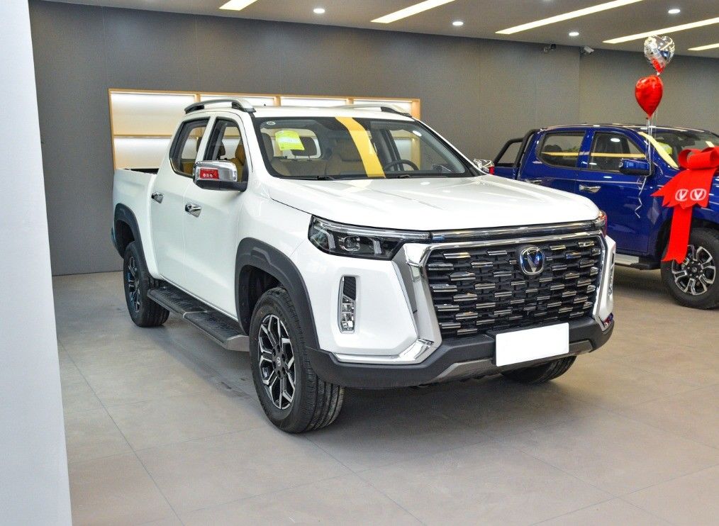 Turbo Engine 4x4 Four-wheel Drive Changan Explorer Pickup Trucks with Top Edition