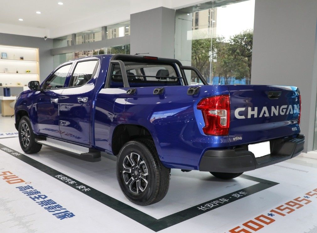 Turbo Engine 4x4 Four-wheel Drive Changan Explorer Pickup Trucks with Top Edition