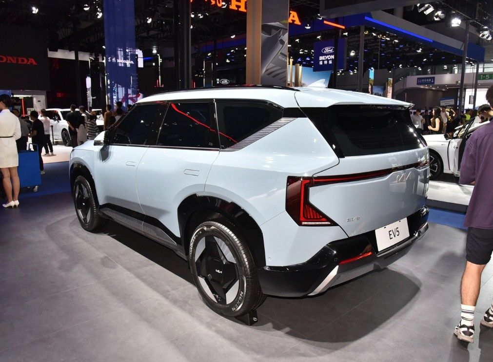 Kia Stinger Sorento 5-Seat Electric Vehicle with 700km Range and Lithium Battery