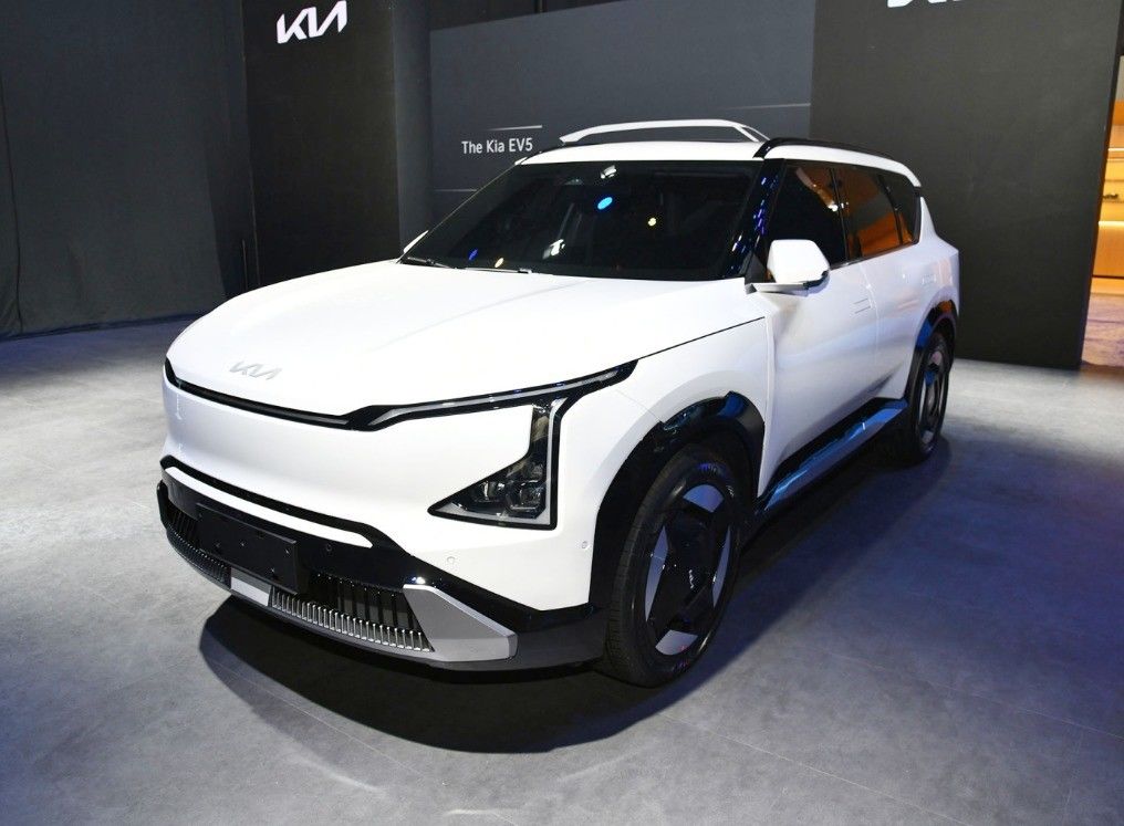 Kia Stinger Sorento 5-Seat Electric Vehicle with 700km Range and Lithium Battery