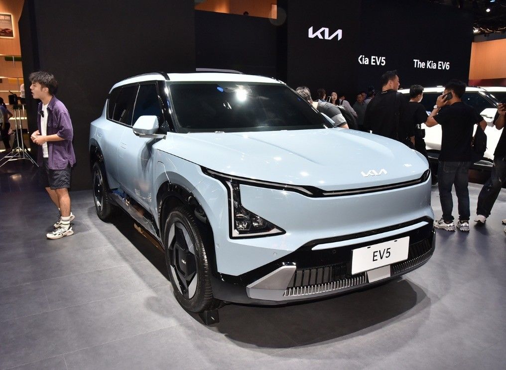 KIA EV5 Luxury 2024 5 Seats and Lithium Battery Electric SUV with 530KM Long Range