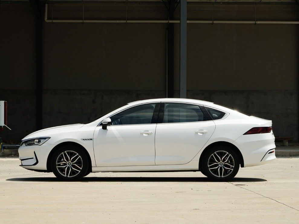 Long-Lasting and Eco-Friendly 2024 BYD Qin Plus EV 600 Electric Car for Ride-Hailing
