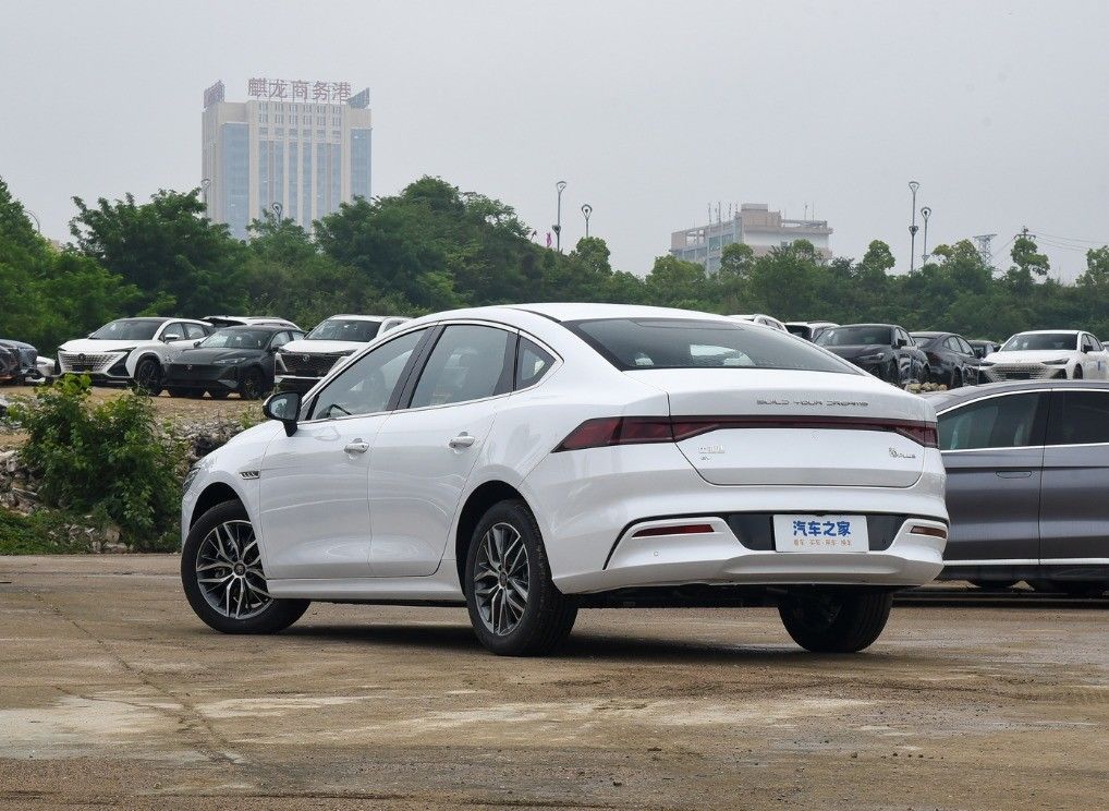 Long-Lasting and Eco-Friendly 2024 BYD Qin Plus EV 600 Electric Car for Ride-Hailing
