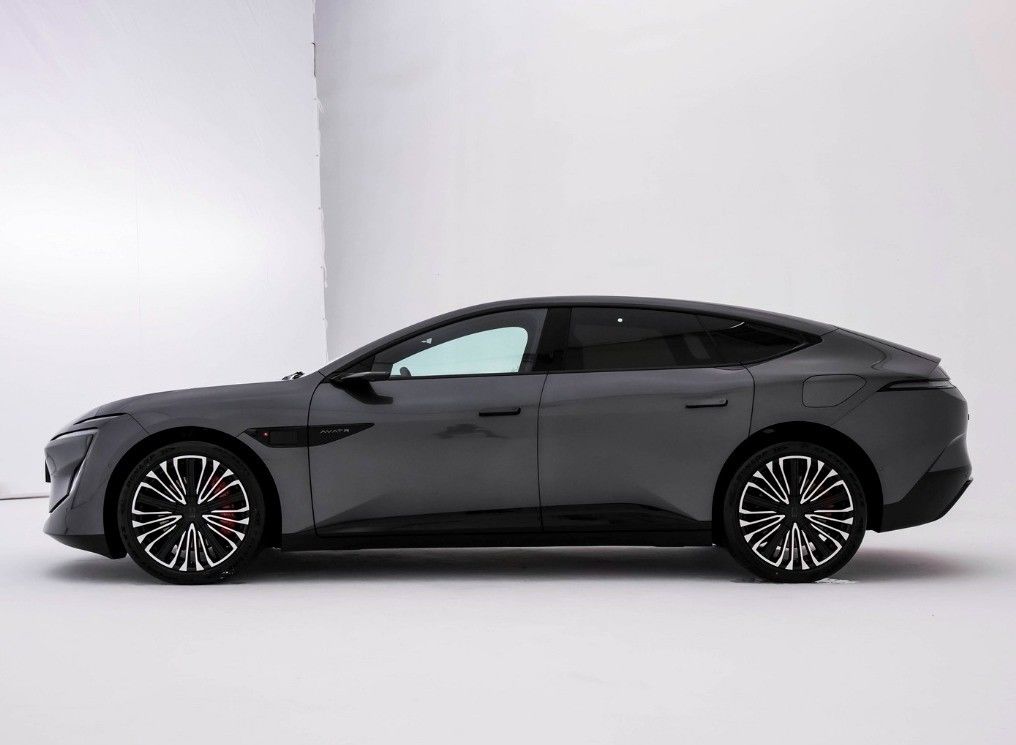 Changan Huaweis Avatr 12 2024 Electric Car 's Large Sedan with 700KM Range and 5 Seats