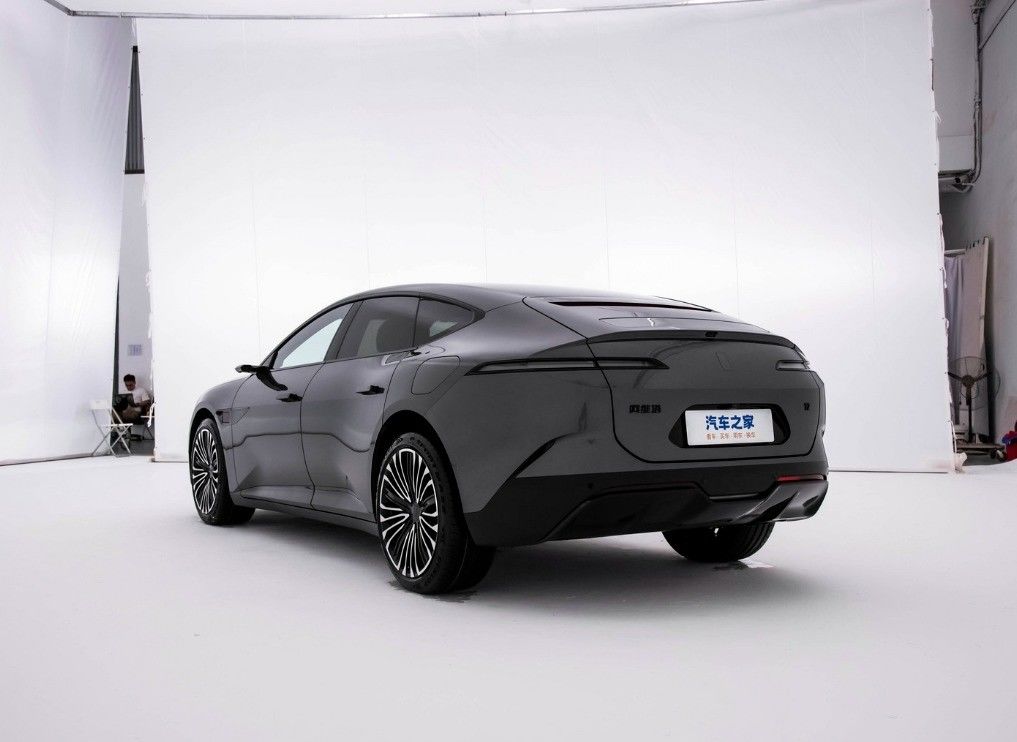Changan Huaweis Avatr 12 2024 Electric Car 's Large Sedan with 700KM Range and 5 Seats