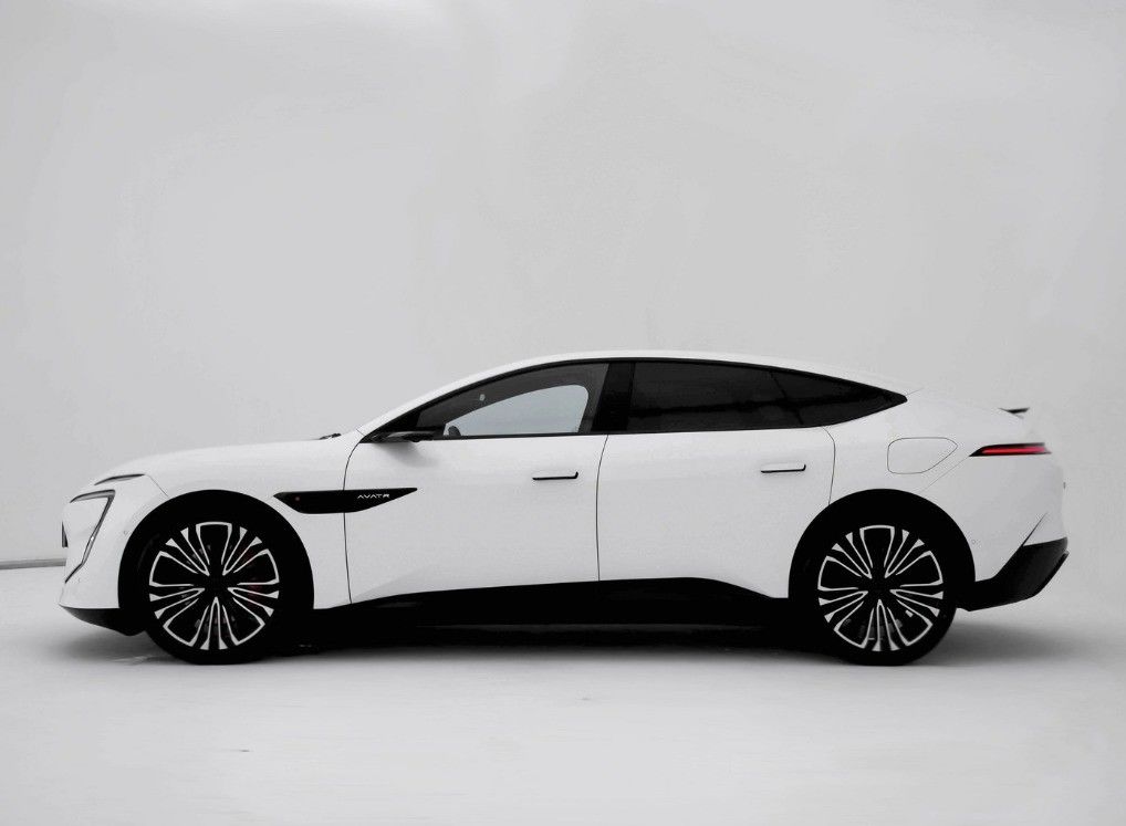 Changan Huaweis Avatr 12 2024 Electric Car 's Large Sedan with 700KM Range and 5 Seats