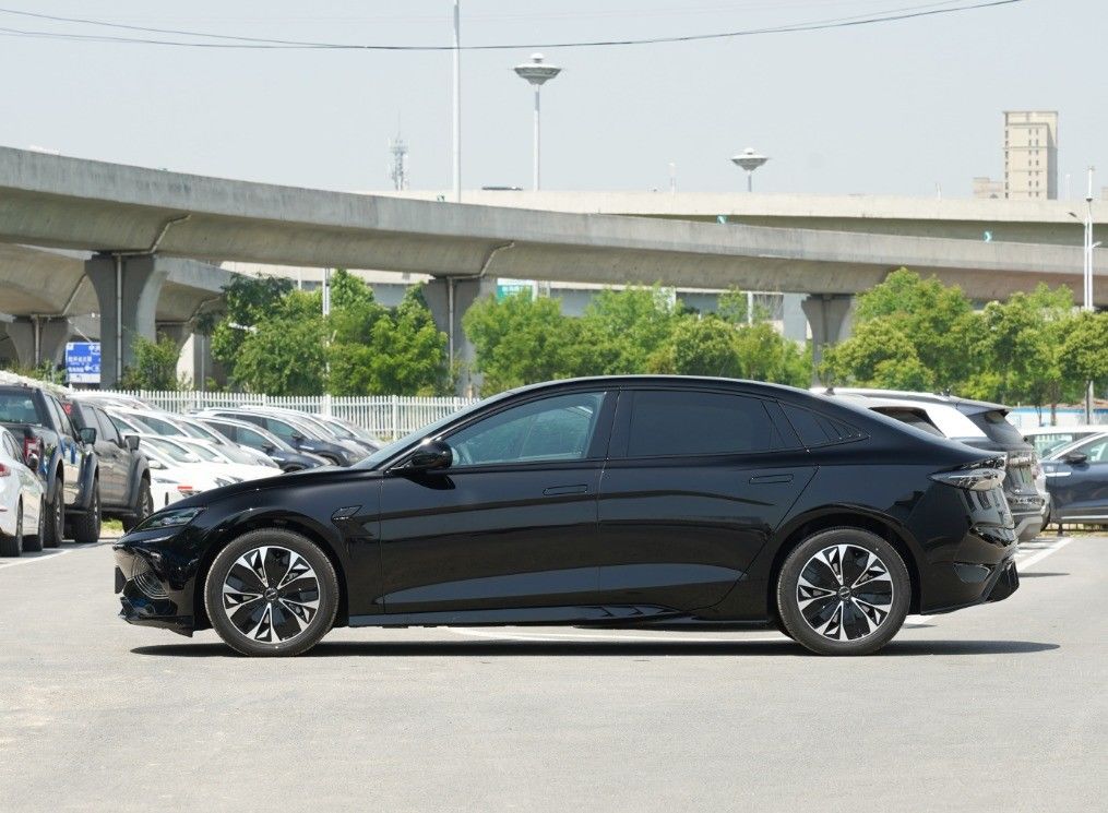 BYD's Electric Sports Private Car Sedan The Perfect Choice in the Electric Car Market