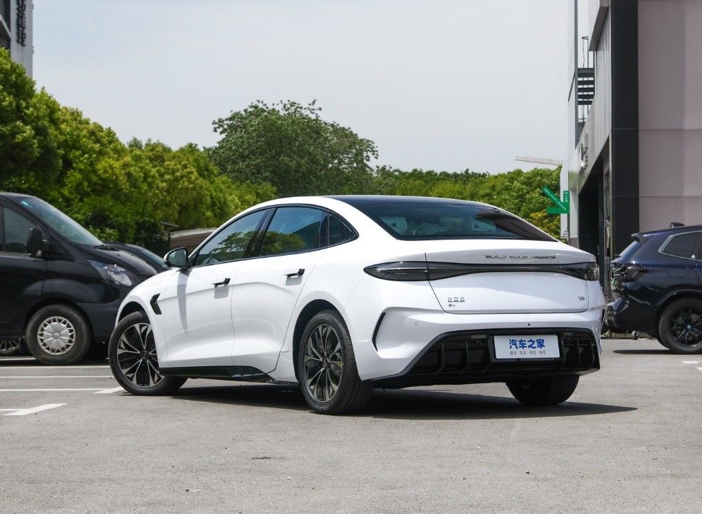 BYD's Electric Sports Private Car Sedan The Perfect Choice in the Electric Car Market
