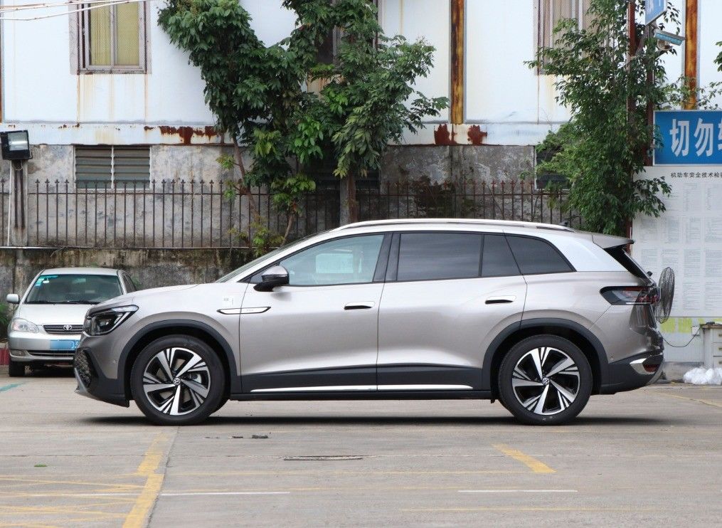 Midsize SUV Left Drive 2024 Volkswagen ID6 Crozz Pro Electric Vehicle for Availability