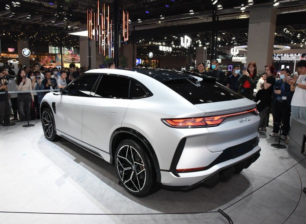 2024 BYD Song L Plus 662km Range Electric Car with Ternary Lithium Ion Battery and 4WD