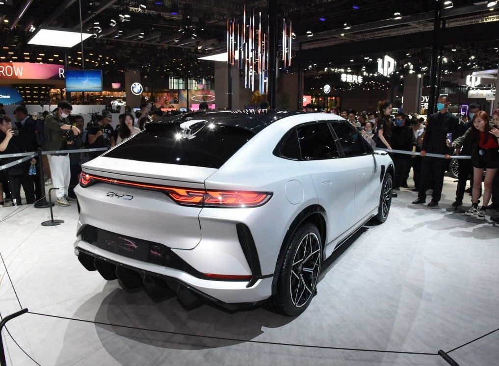 2024 BYD Song L Plus 662km Range Electric Car with Ternary Lithium Ion Battery and 4WD