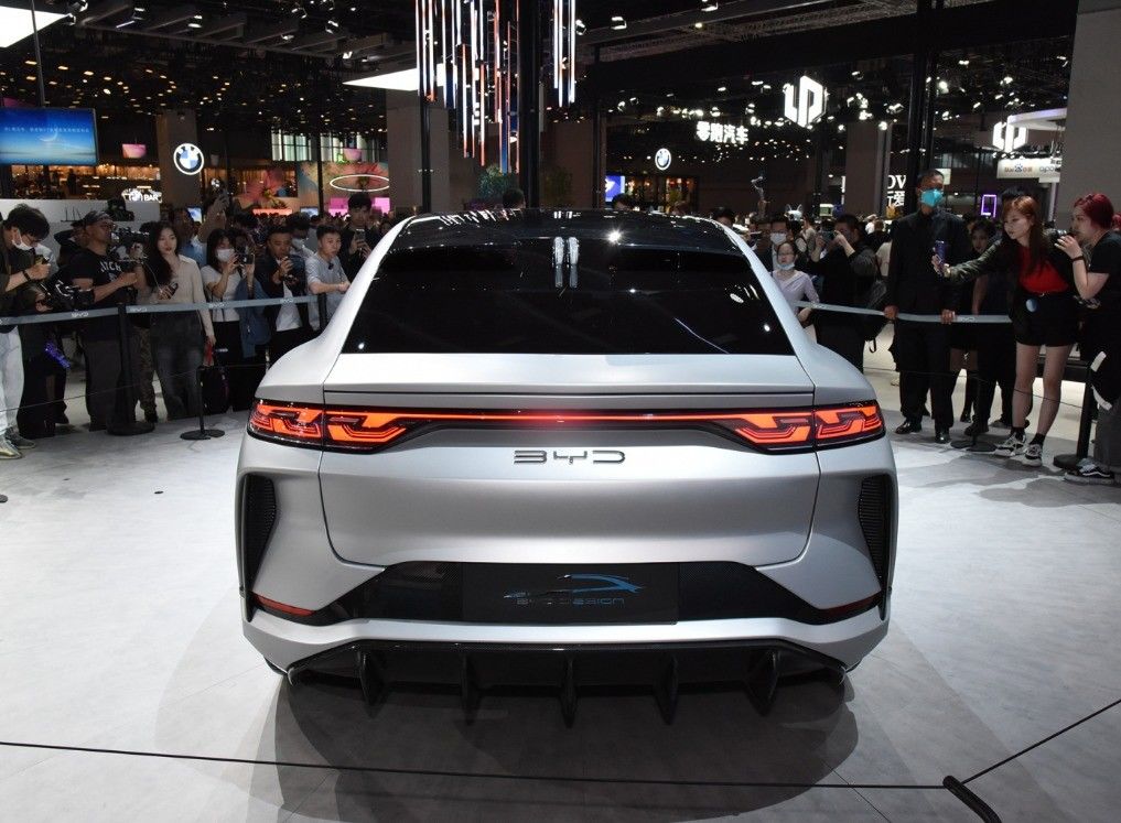 2024 BYD Song L Plus 662km Range Electric Car with Ternary Lithium Ion Battery and 4WD