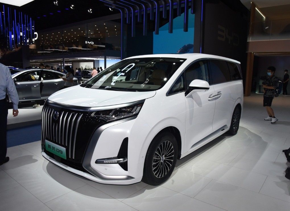 Medium Level BYD Denza D9 ev flagship electric cars for 7 People in hot demand in 2024