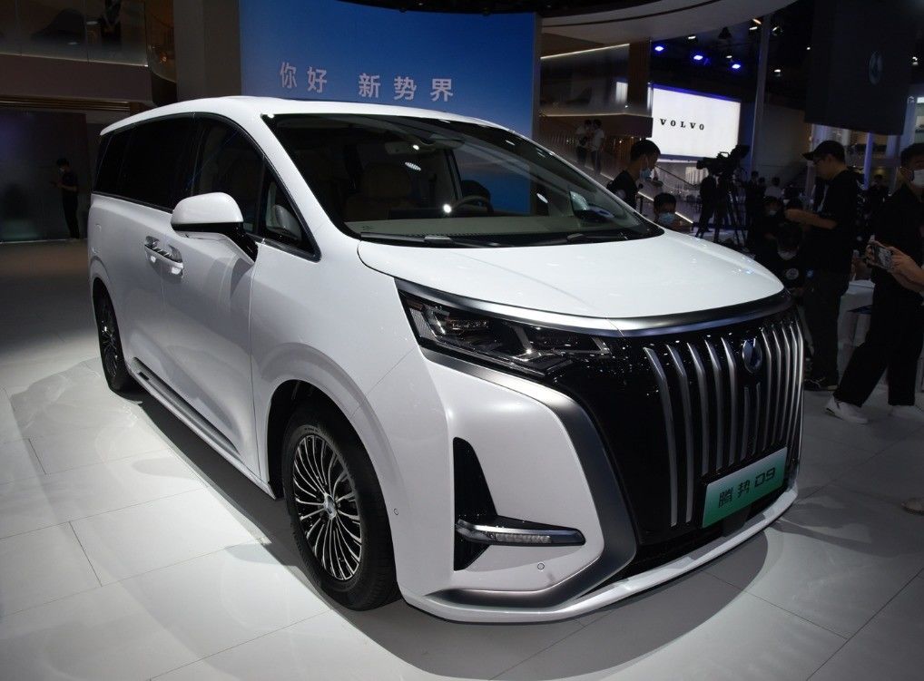 Medium Level BYD Denza D9 ev flagship electric cars for 7 People in hot demand in 2024