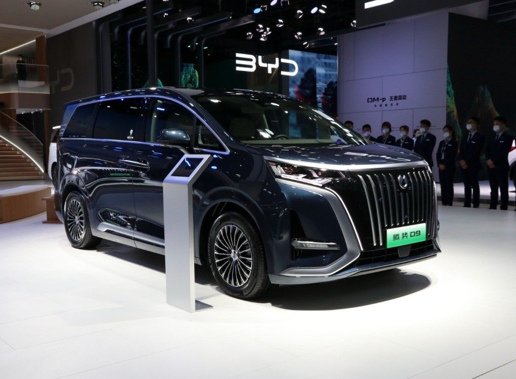 Medium Level BYD Denza D9 ev flagship electric cars for 7 People in hot demand in 2024
