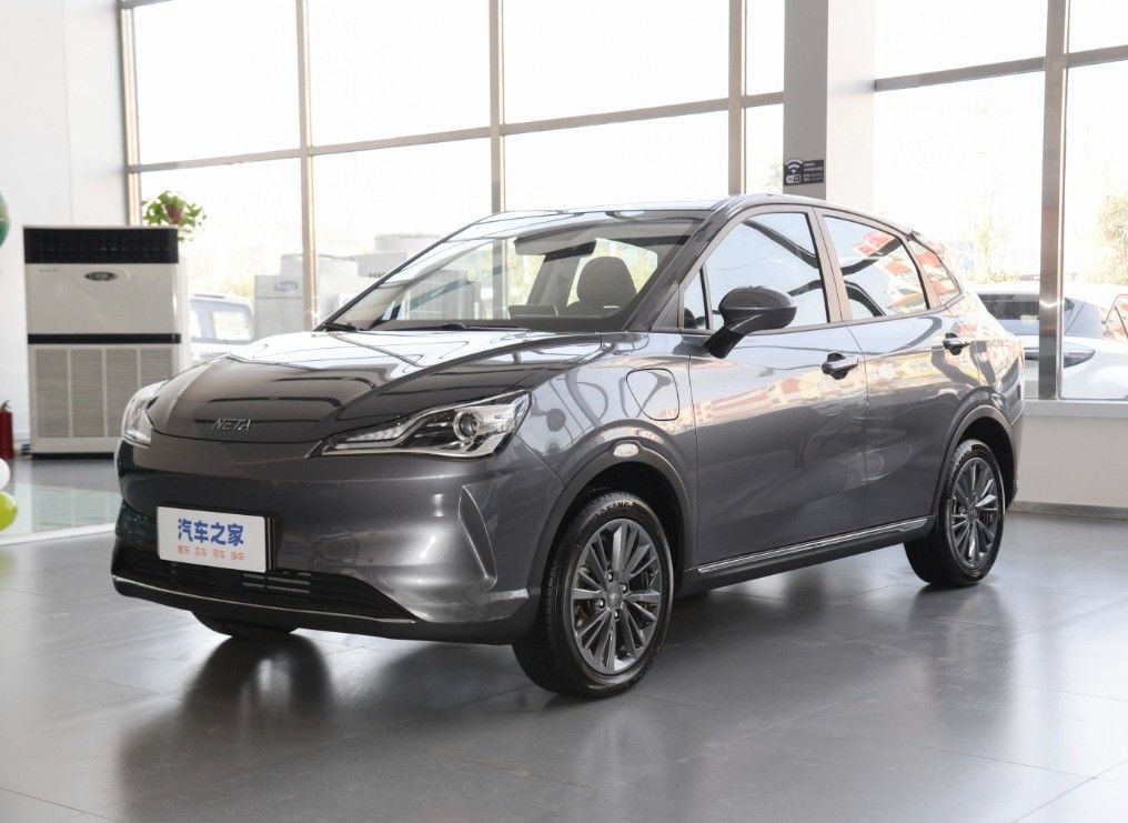 s Neta V 2024 Popular Right Hand Driving Electric Car with Ternary Lithium Ion Battery
