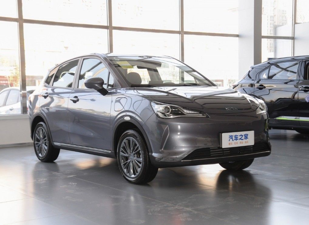 s Neta V 2024 Popular Right Hand Driving Electric Car with Ternary Lithium Ion Battery