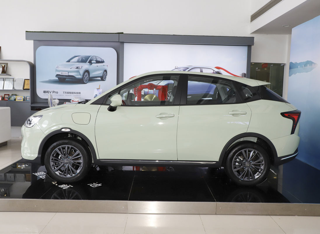 s Neta V 2024 Popular Right Hand Driving Electric Car with Ternary Lithium Ion Battery