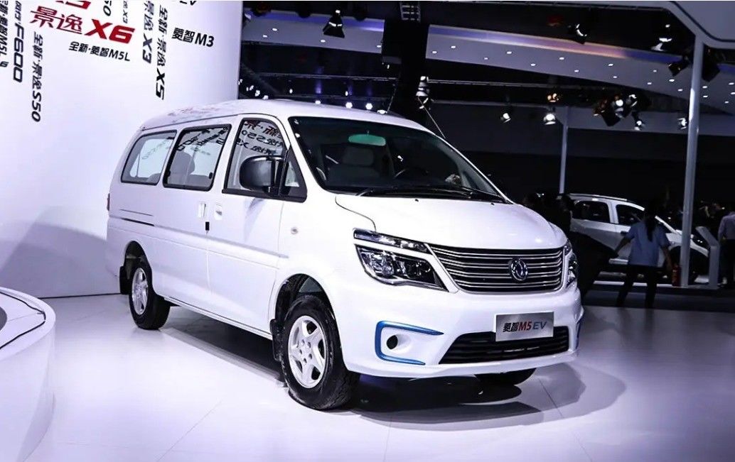 Dongfeng M5 Electric Cargo Van Ideal for Business and Adult Car Delivery in 2024