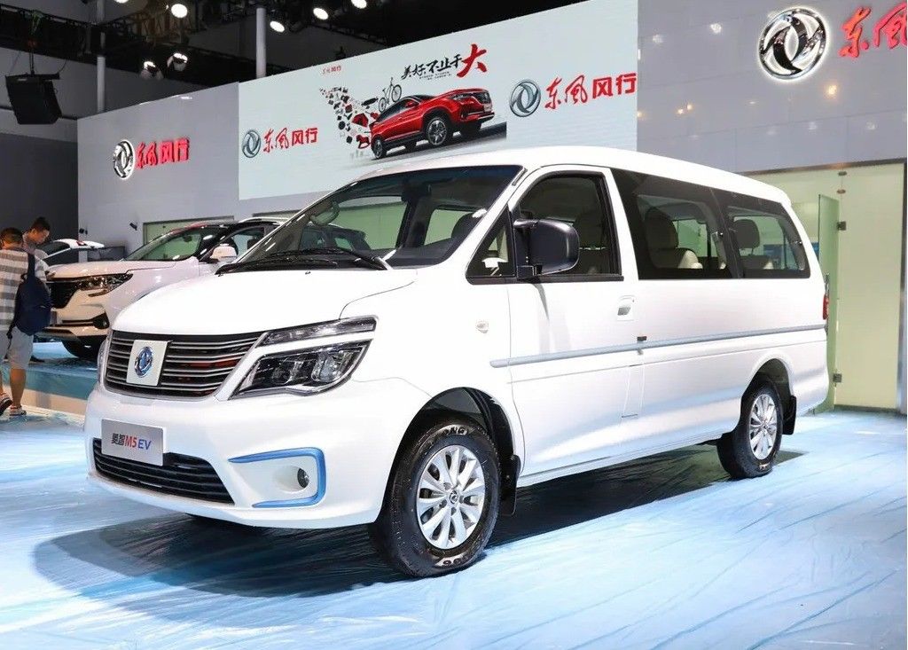 Dongfeng M5 Electric Cargo Van Ideal for Business and Adult Car Delivery in 2024