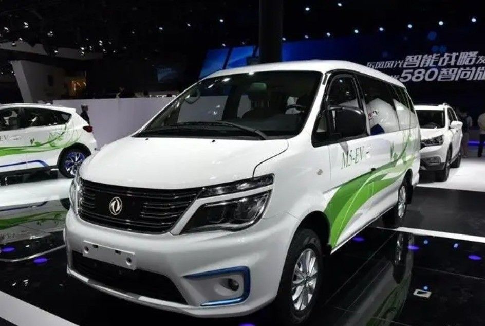 MPV Level Dongfeng Lingzhi M5 Electric Cargo Van 7-9 Seats for South American Business
