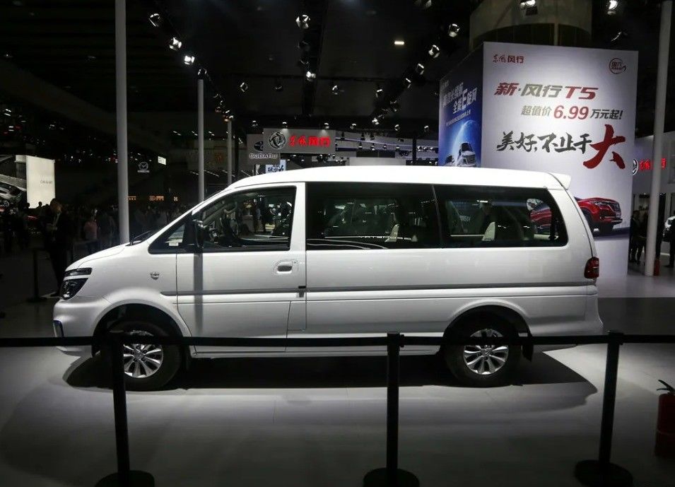 MPV Level Dongfeng Lingzhi M5 Electric Cargo Van 7-9 Seats for South American Business