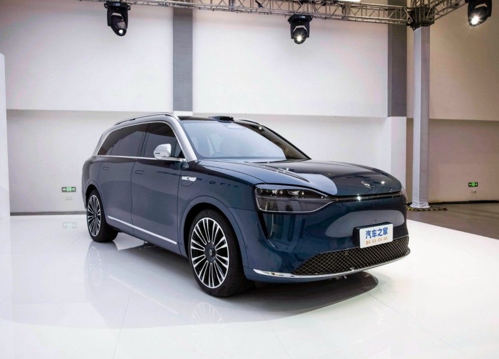 Discover the Future of Hybrid Automobiles with HUAWEIS AITO M9 EV SUV in 2024 6 Seats