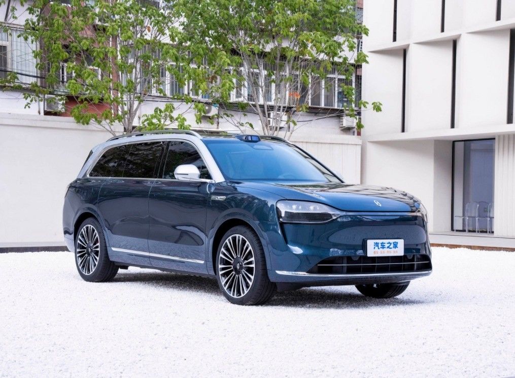 Discover the Future of Hybrid Automobiles with HUAWEIS AITO M9 EV SUV in 2024 6 Seats