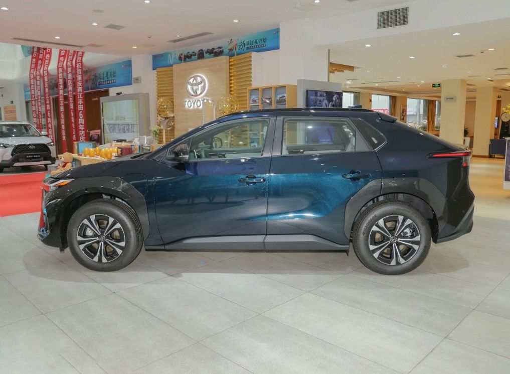 2024 FAW Toyotas Bz4x Battery Electric Vehicle Two Drive Version Midsize SUV EV Car