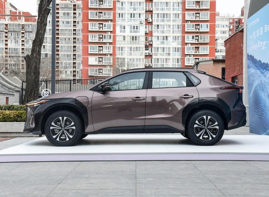 2024 FAW Toyotas Bz4x Battery Electric Vehicle Two Drive Version Midsize SUV EV Car