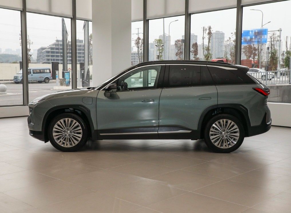 2024 NIO ES6 End Automatic Electric Car with 5 Seats and 5 Doors in the Large SUV Segment