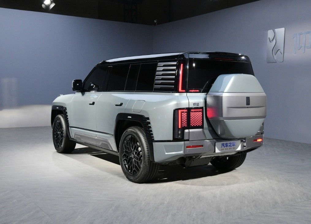 Upgrade Your Fleet with the BYD Yangwang U8 A Left-Handed Driver's Dream Electric SUV