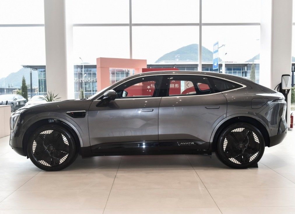 Changan Avatr 11 Electric Car 2024 Energy Vehicle with 5 Doors and Left Steering