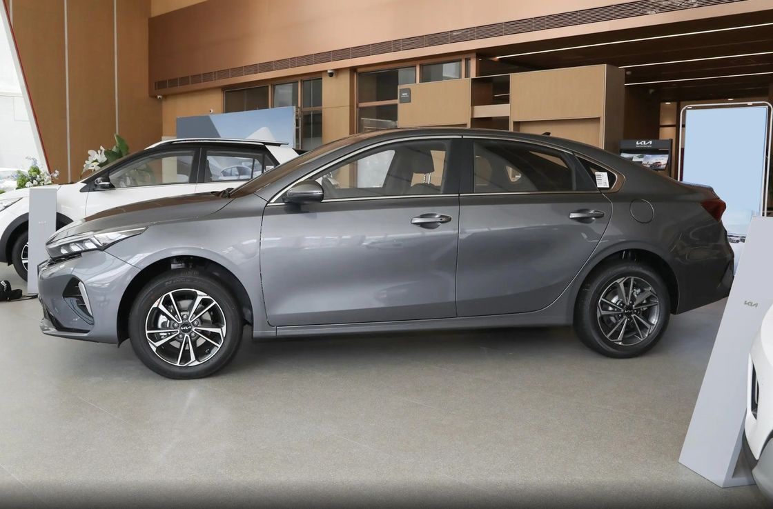 5 Seats 5 Doors 2024 KIA Cerato K3 Electric Car Verified Lithium Battery K3 Kia EV5 EV6