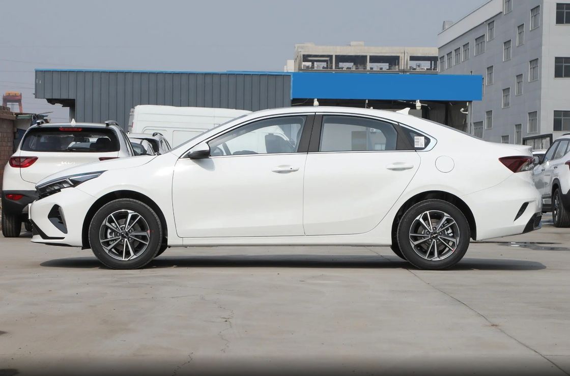 Left Steering Lithium Battery KIA K3 2024 Electric Car Energy Vehicle Sedan for Adults