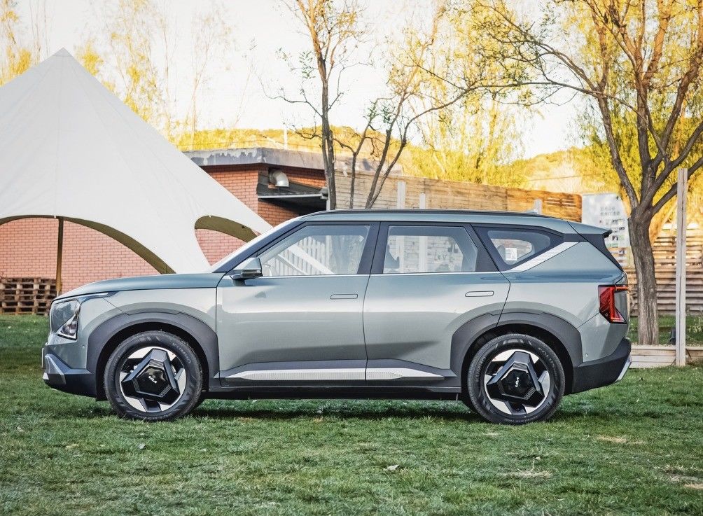 KIA EV5 Land 530KM Midsize SUV 4x4 Electric Vehicle with Lithium Battery in High Demand
