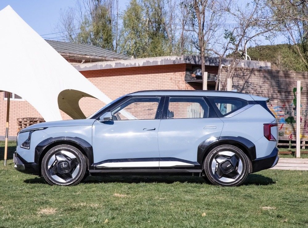 KIA EV5 Land 530KM Midsize SUV 4x4 Electric Vehicle with Lithium Battery in High Demand