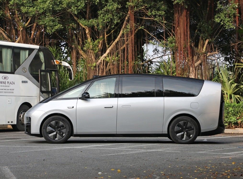 Battery Electric Vehicle 2024 LI Auto MEGA Big Electric MPV 7 Seats Luxury Ev Cars