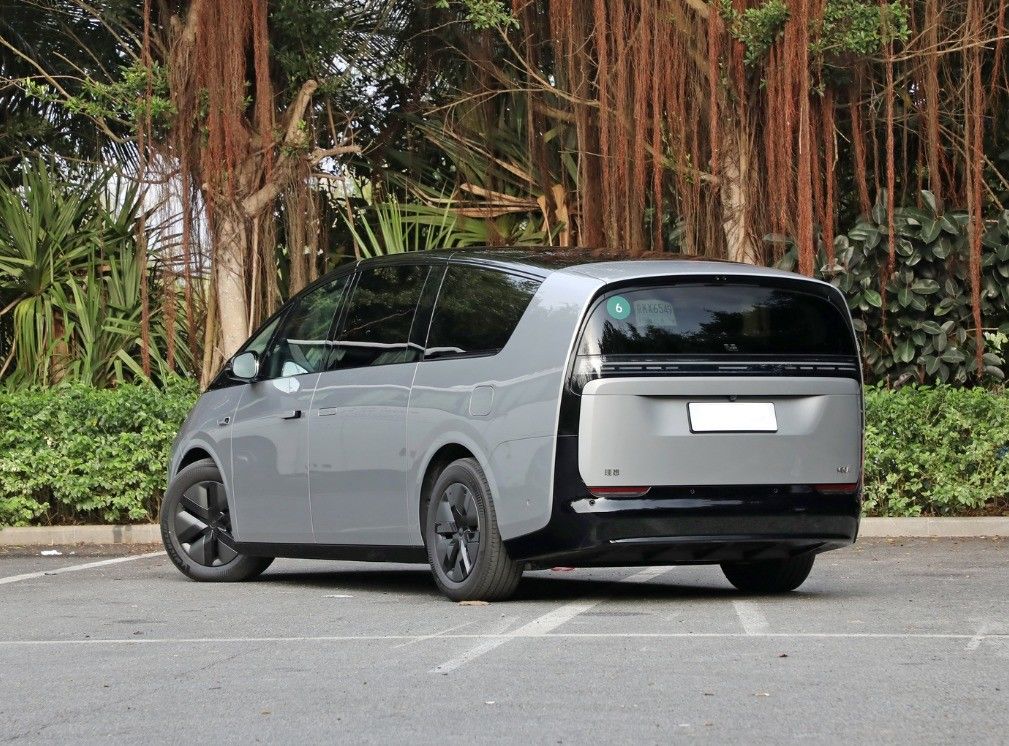 Ternary Lithium Ion Battery Lixiang MEGA Max Electric Car For Household Business 710km