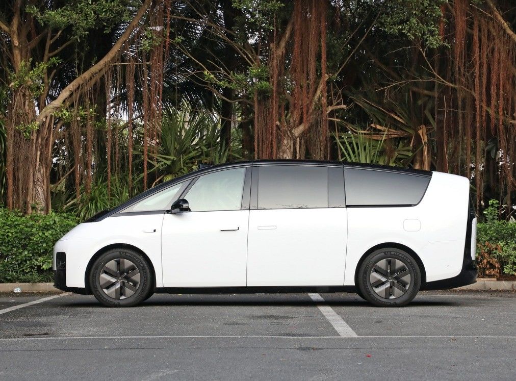 2024 Lixiang MPV Energy Vehicle Li Xiang Mega Max Ultra 7 Seat Electric Car EV L7 L8 L9