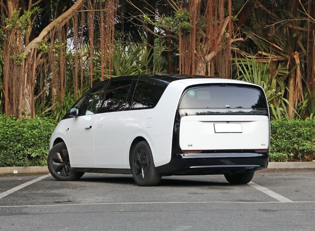 2024 Lixiang MPV Energy Vehicle Li Xiang Mega Max Ultra 7 Seat Electric Car EV L7 L8 L9