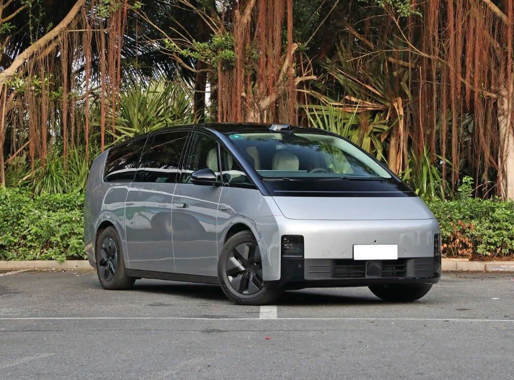 2024 Lixiang MPV Energy Vehicle Li Xiang Mega Max Ultra 7 Seat Electric Car EV L7 L8 L9