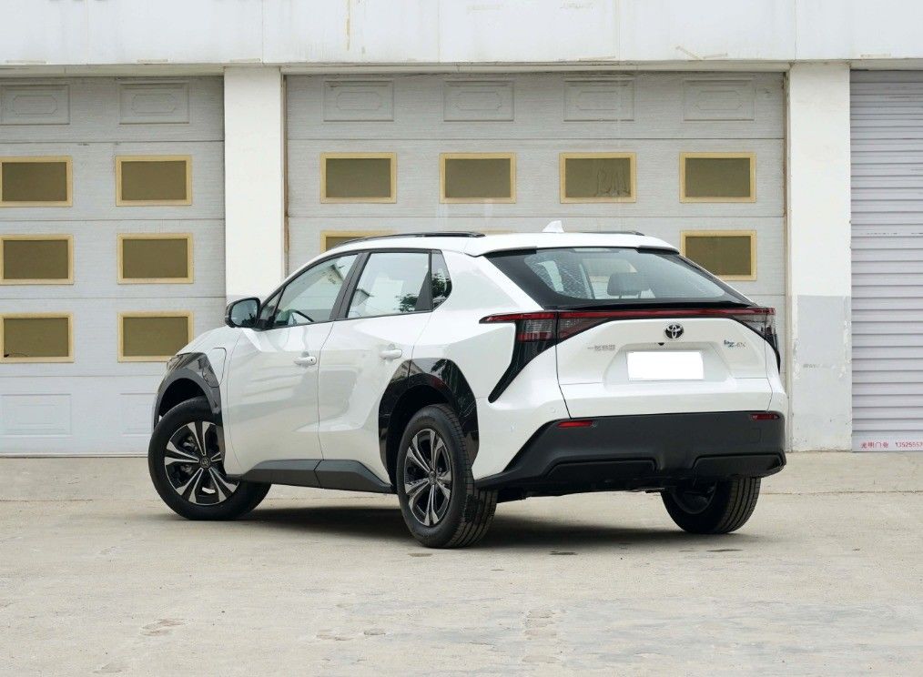 中型SUV 電動車 2024 トヨタ BZ4X 電池エネルギータイプ付きのプリペイド予約