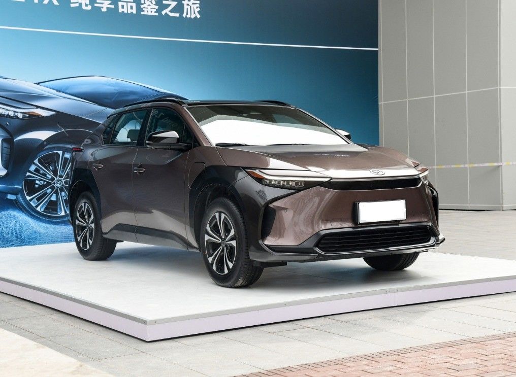 中型SUV 電動車 2024 トヨタ BZ4X 電池エネルギータイプ付きのプリペイド予約