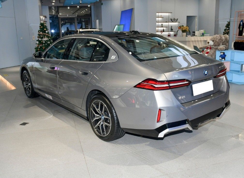 Prepaid Booking for 2024 BMW i5 eDrive 35L Luxury Pure Electric Car Black Seats 5 Doors