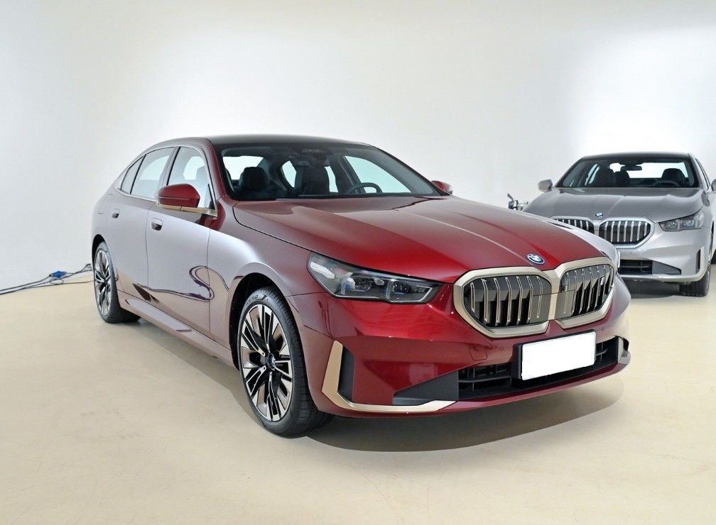 Prepaid Booking for 2024 BMW i5 eDrive 35L Luxury Pure Electric Car Black Seats 5 Doors