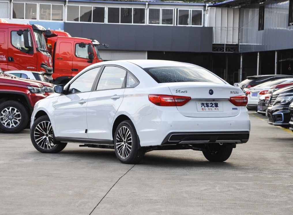 Dongfeng Fengxing Fengshen Xiaokang S60 E70 T1 T5 E1 Energy Vehicle 5 Seats 5 Doors